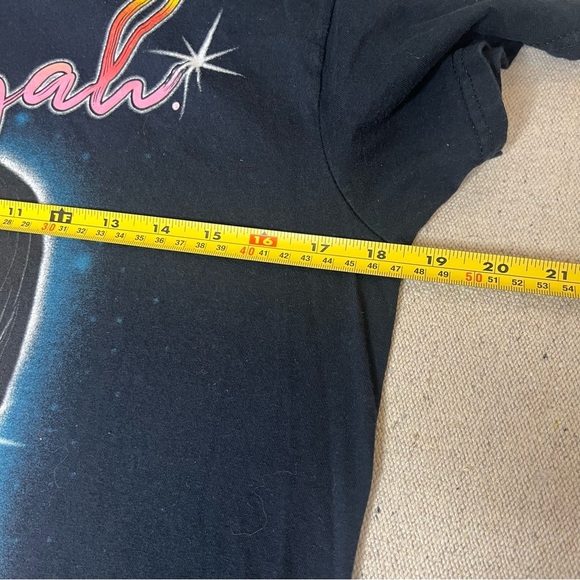 Aaliyah Graphic Tee - Picture 4 of 6